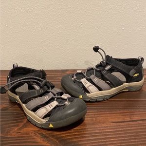 Keen hiking waterproof outdoor sandals Bungee Kids size: 4